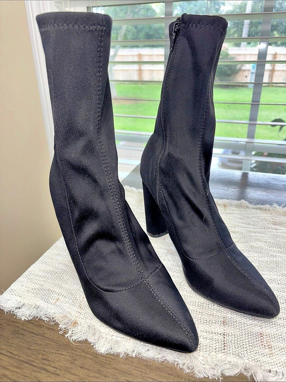 Women's Black Pointed-Toe Heeled Boots Like New size 7